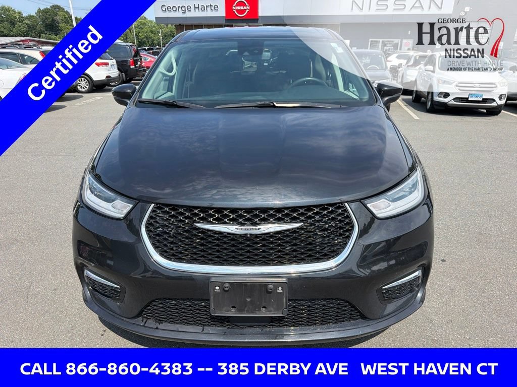 Used 2023 Chrysler Pacifica Touring-L FWD image 2