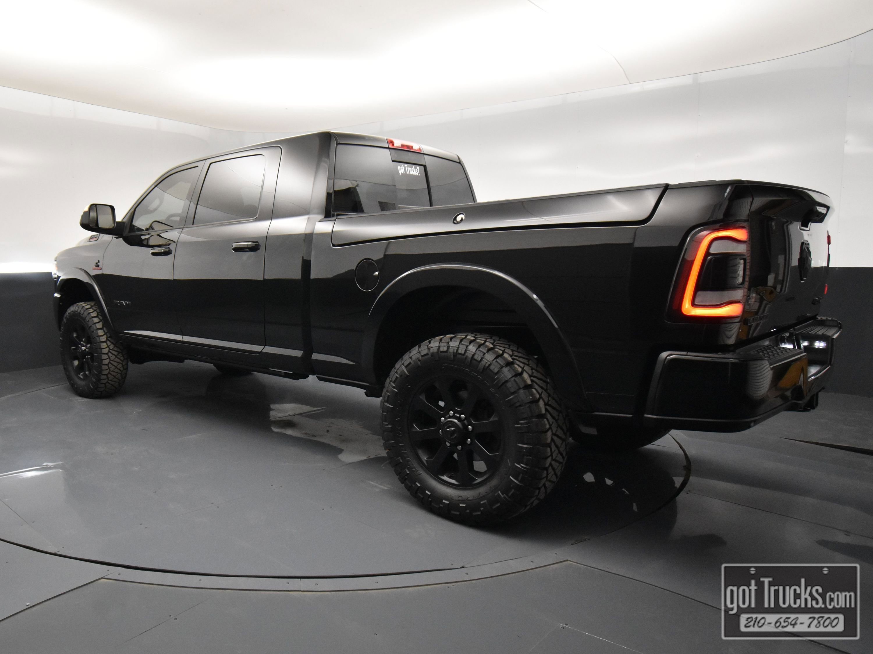 Used 2020 RAM 2500 Laramie w/ Night Edition image 5