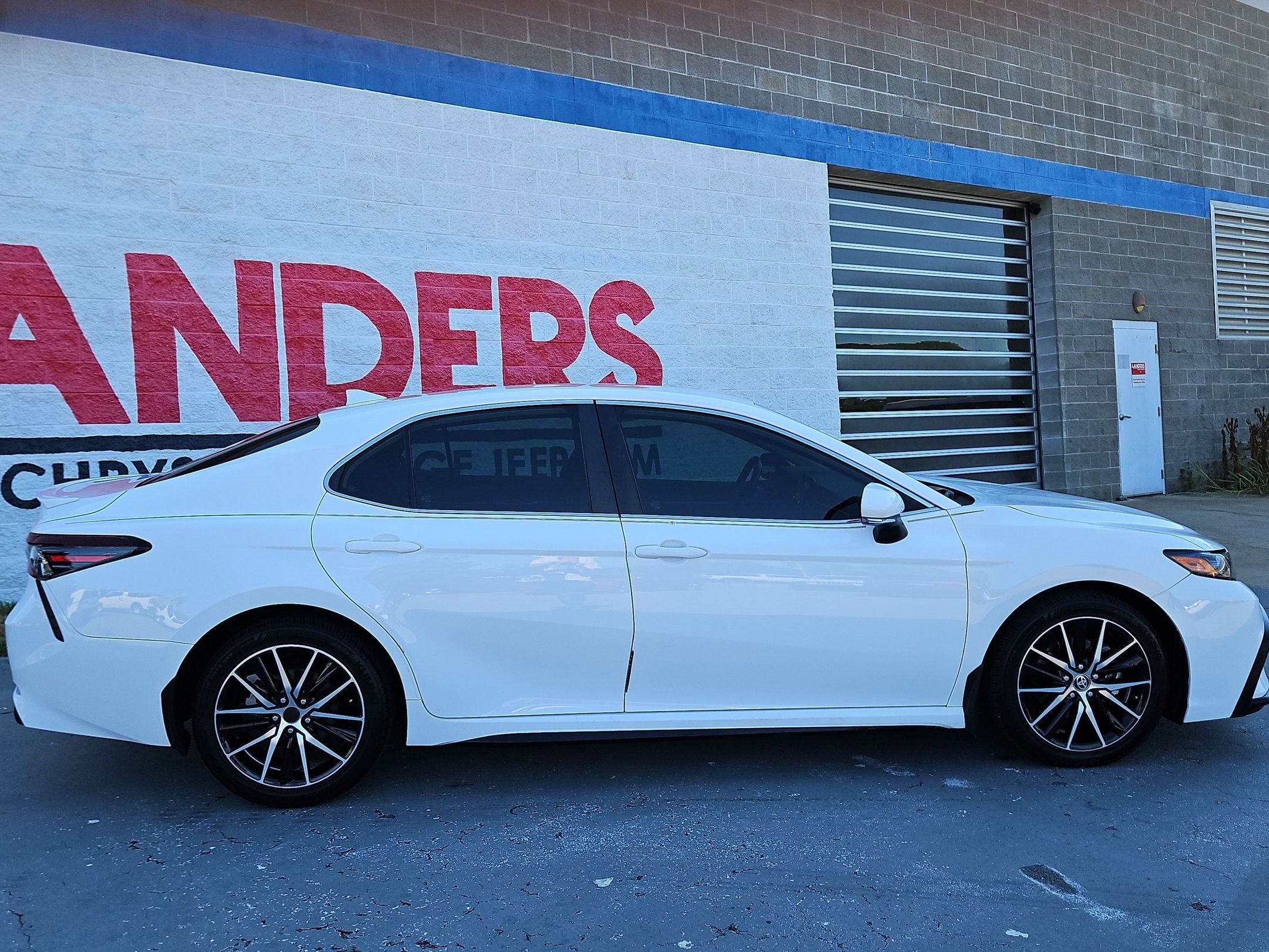 Used 2023 Toyota Camry SE w/ Convenience Package FWD image 8