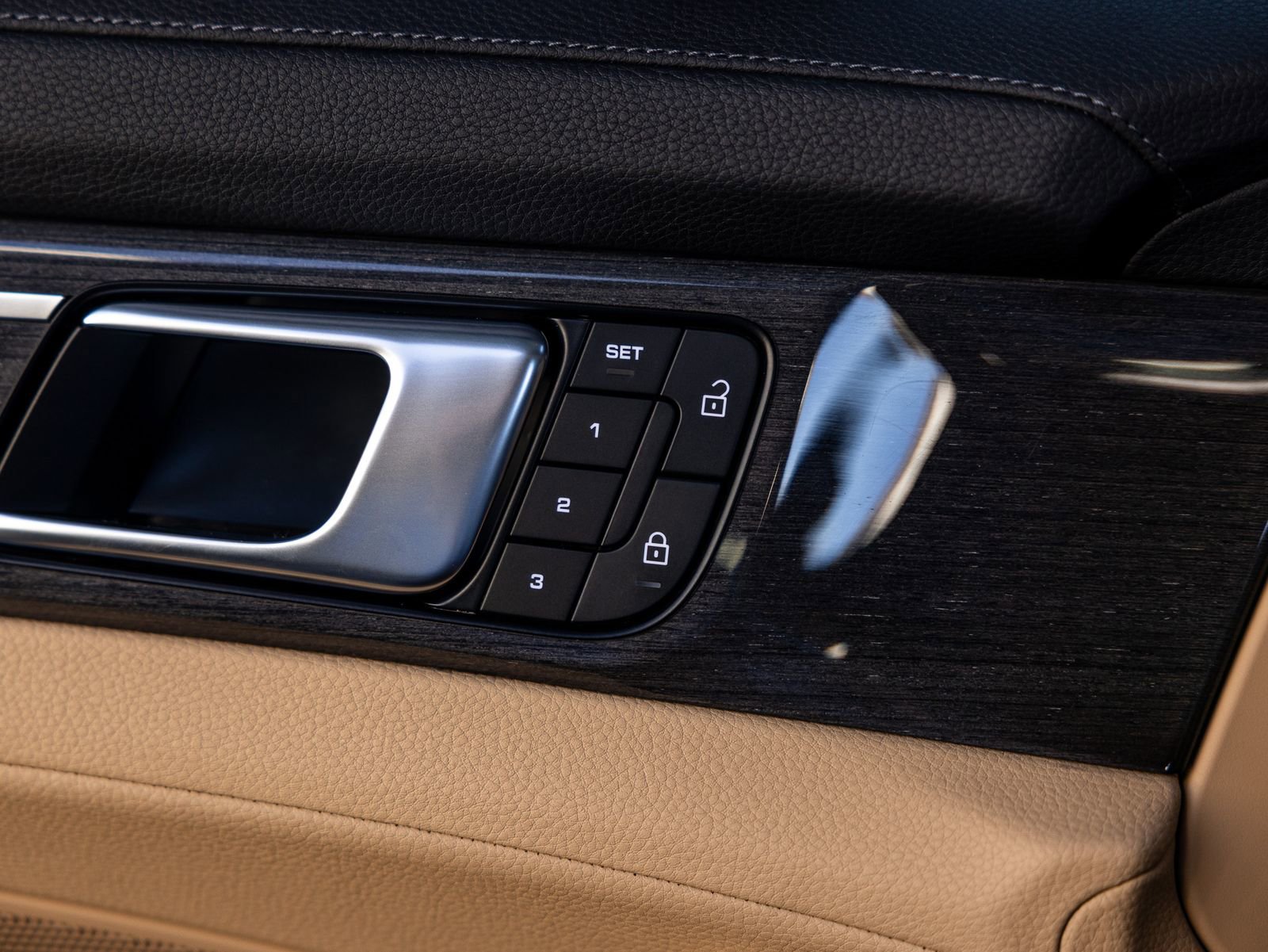 Certified 2023 Porsche Panamera Platinum Edition image 43