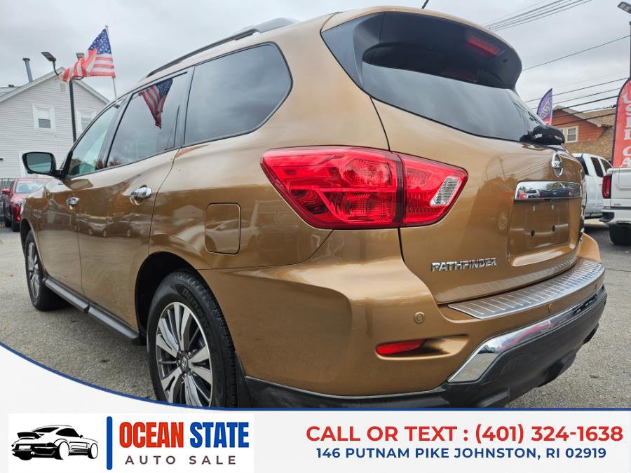 Used 2017 Nissan Pathfinder SL image 3