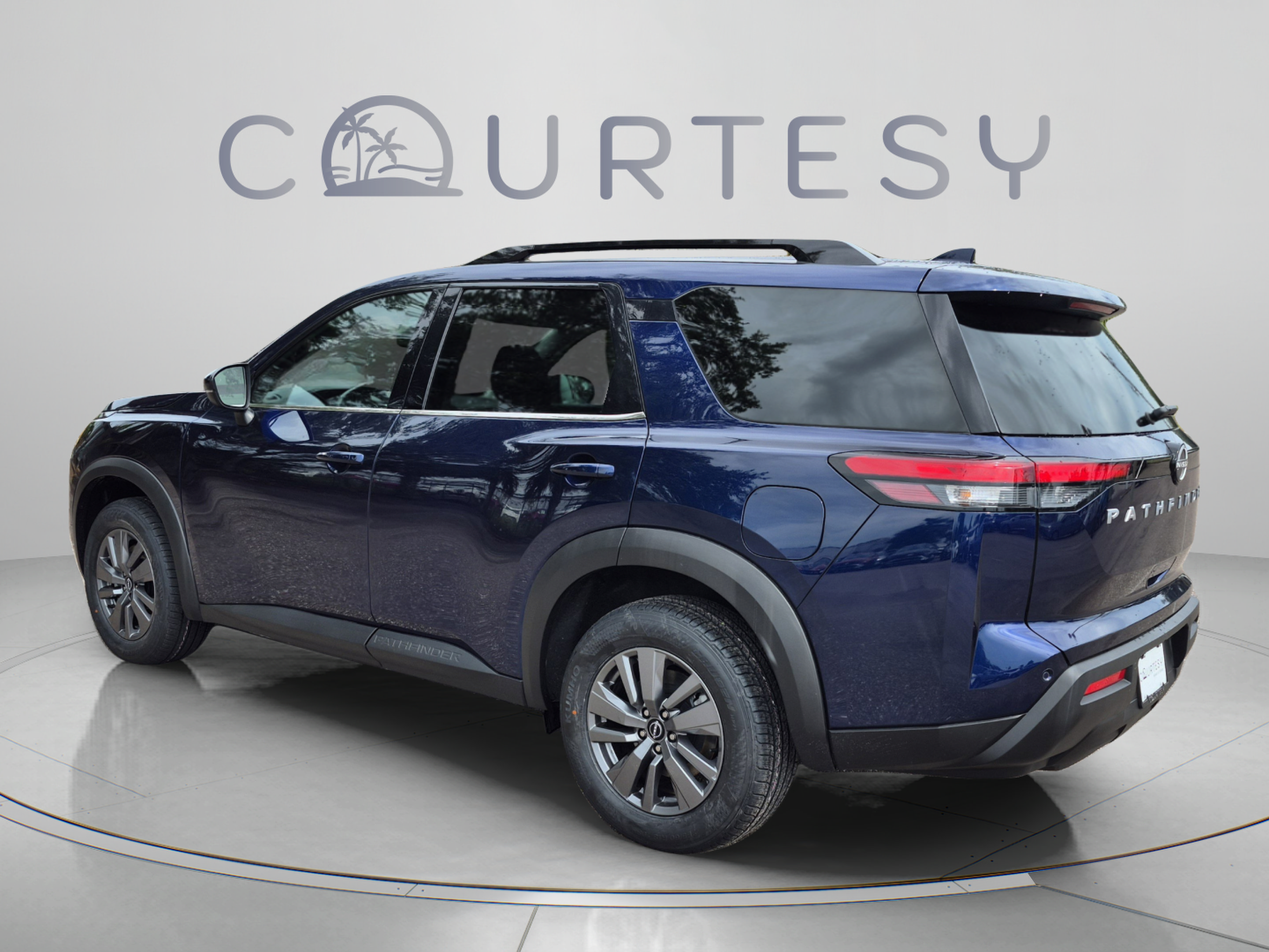 Certified 2025 Nissan Pathfinder SV FWD image 5