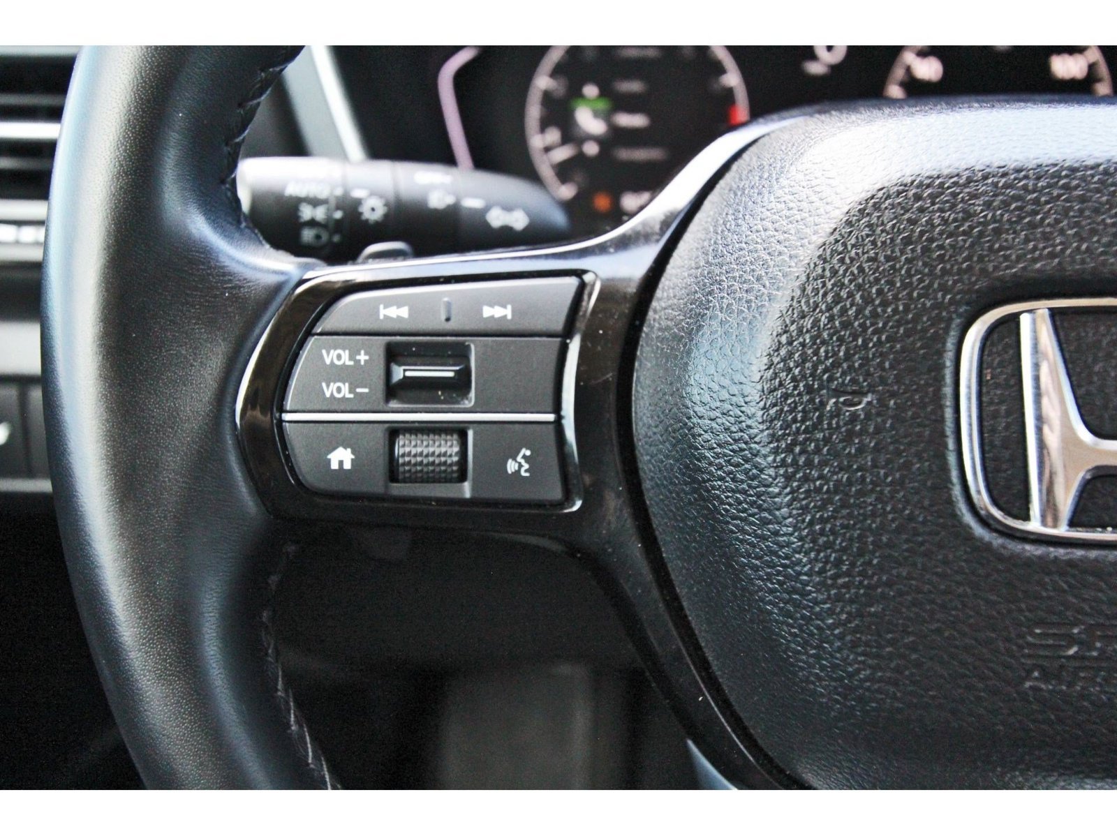 Used 2025 Honda Pilot EX-L image 16