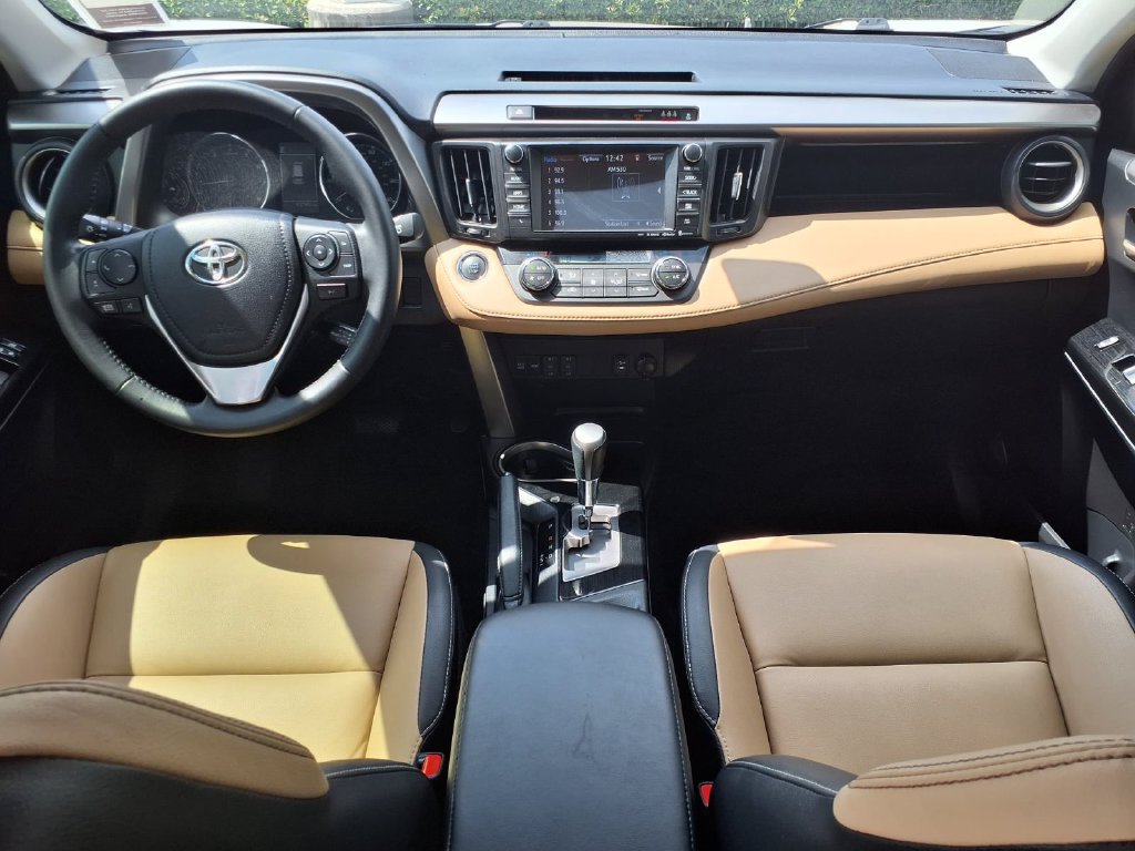 Used 2018 Toyota RAV4 Limited FWD image 9