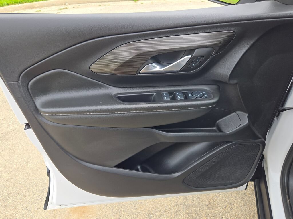 Used 2024 GMC Terrain SLE FWD image 23