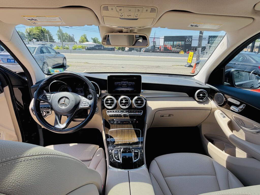 Used 2016 Mercedes-Benz GLC 300 4MATIC w/ Driver Assistance Package image 15