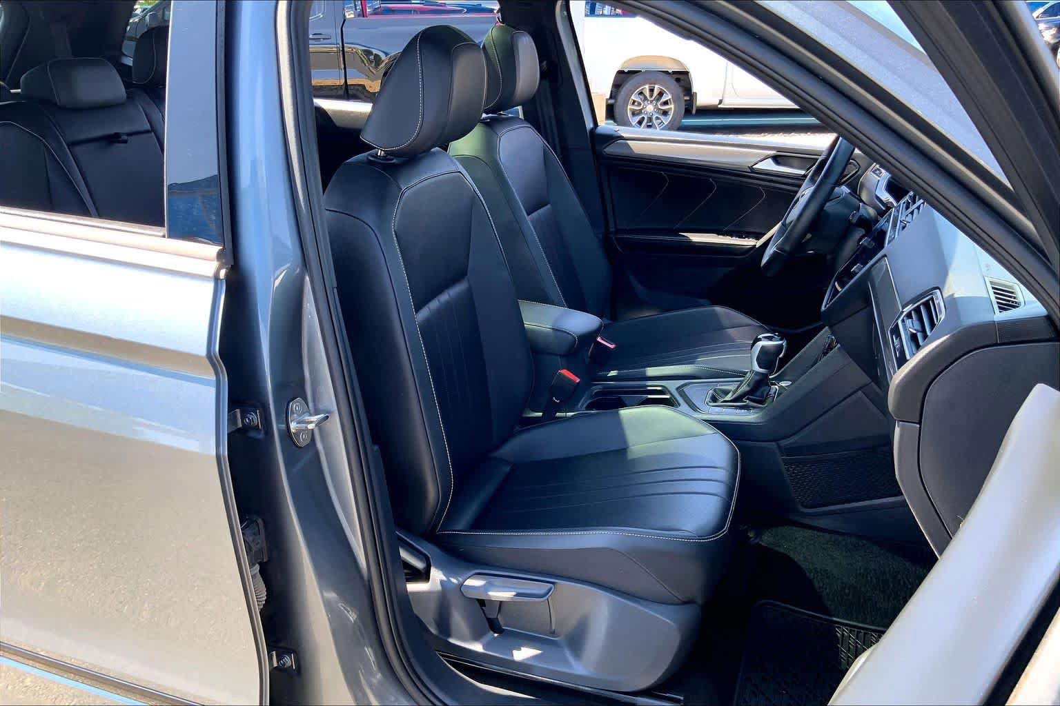 Used 2024 Volkswagen Tiguan SE R-Line FWD image 8