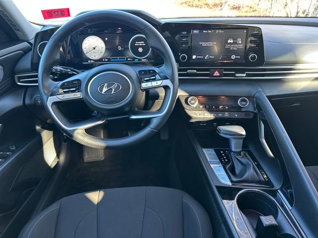 Certified 2022 Hyundai Elantra SEL w/ Convenience + Premium Package image 15