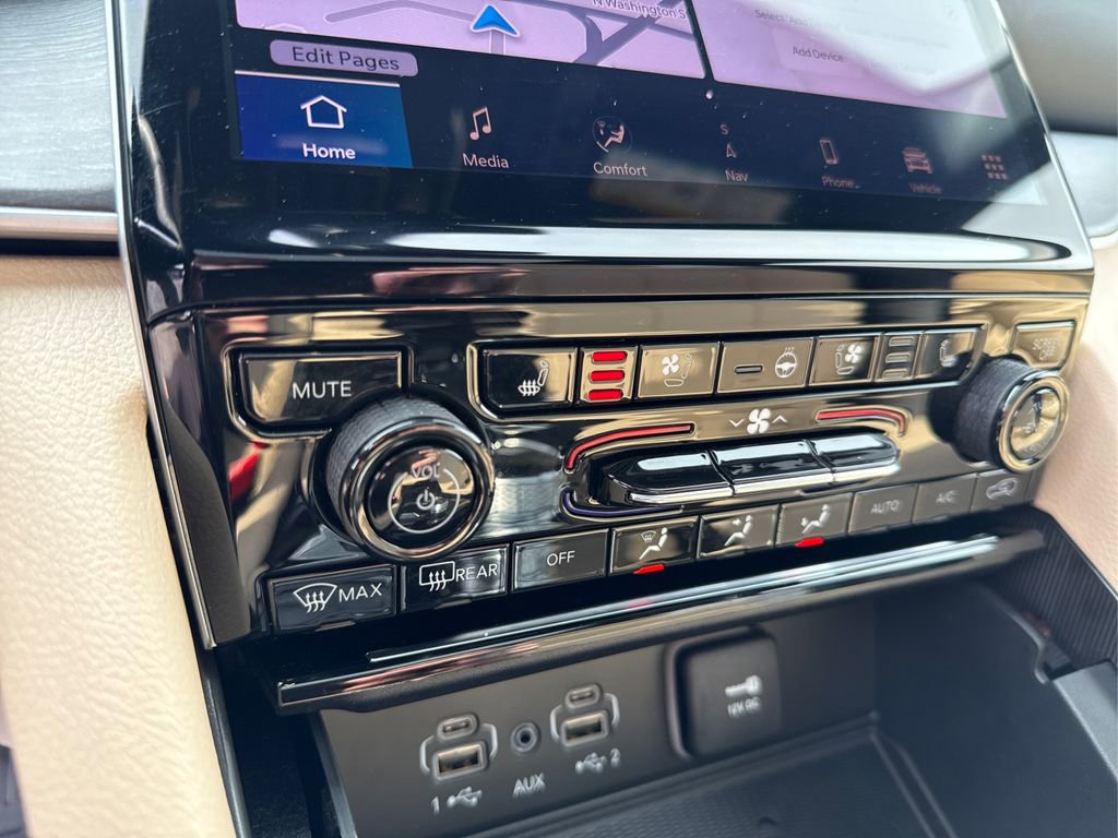 Used 2025 Jeep Grand Cherokee L Limited w/ Luxury Tech Group II image 37