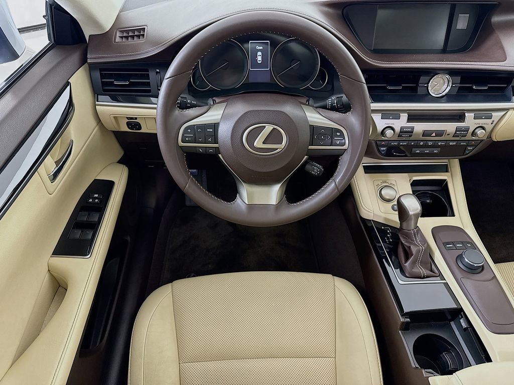 Used 2016 Lexus ES 350 w/ Accessory Package image 10