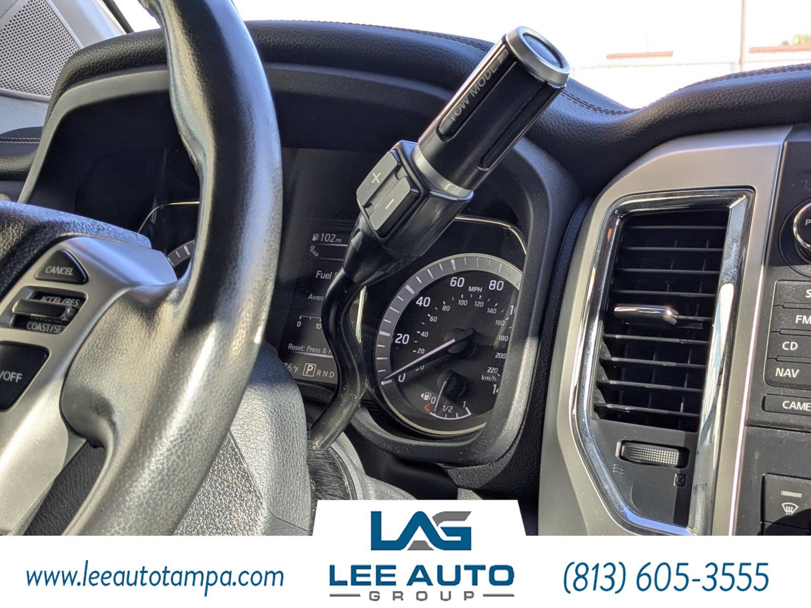 Used 2018 Nissan Titan SL image 19