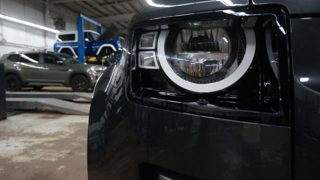 Used 2023 Land Rover Defender 90 S image 58