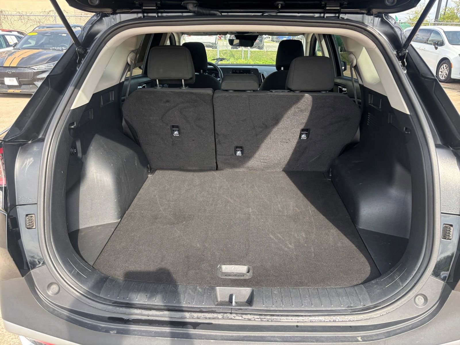 Used 2025 Kia Sportage LX image 30