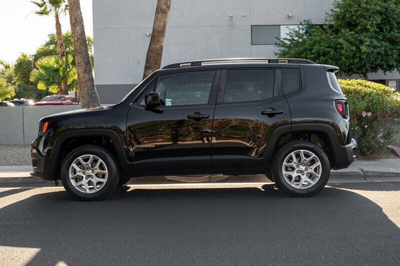 Used 2017 Jeep Renegade Latitude w/ Popular Equipment Group AWD/4WD image 2