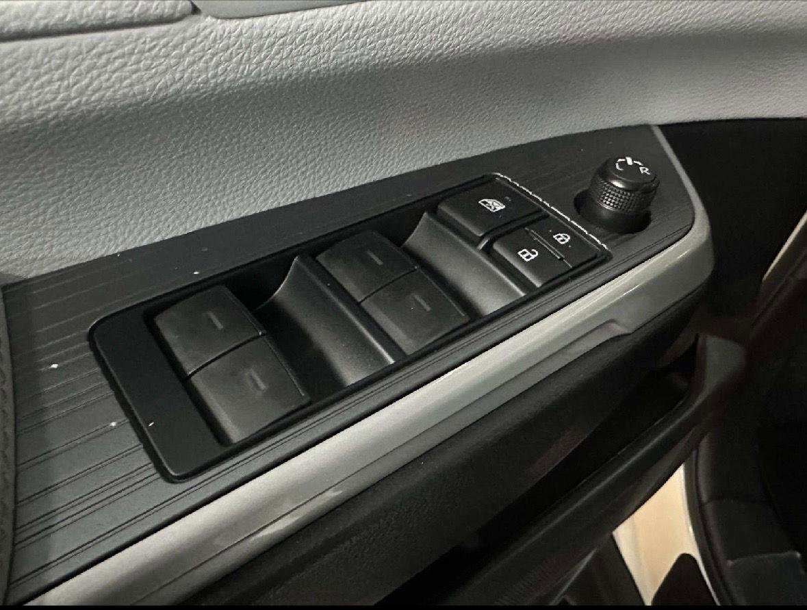 Used 2025 Toyota Sienna LE image 18
