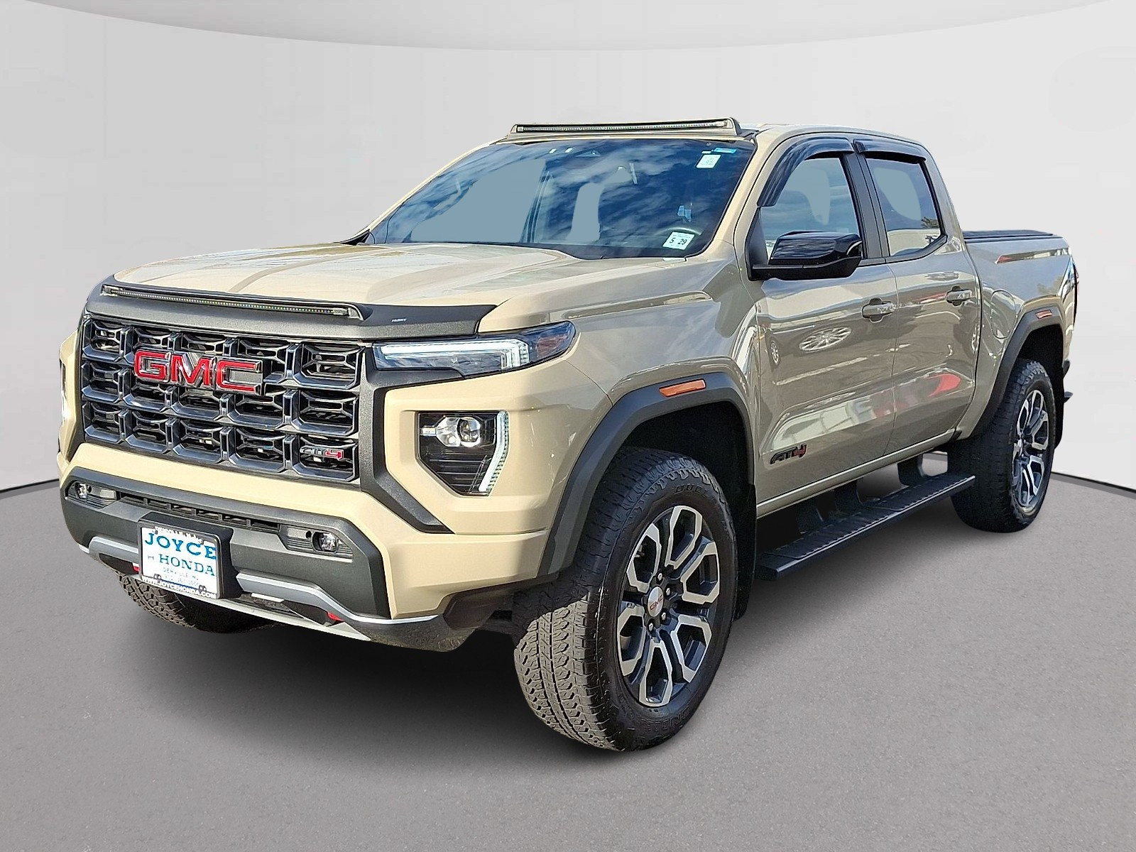 Used 2024 GMC Canyon AT4 w/ AT4 Premium Package AWD/4WD image 4