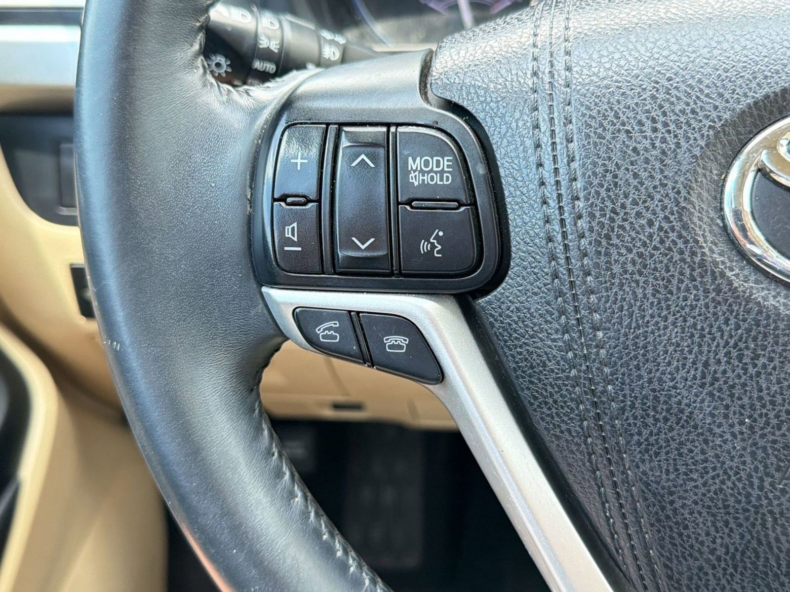 Used 2016 Toyota Highlander XLE FWD image 16