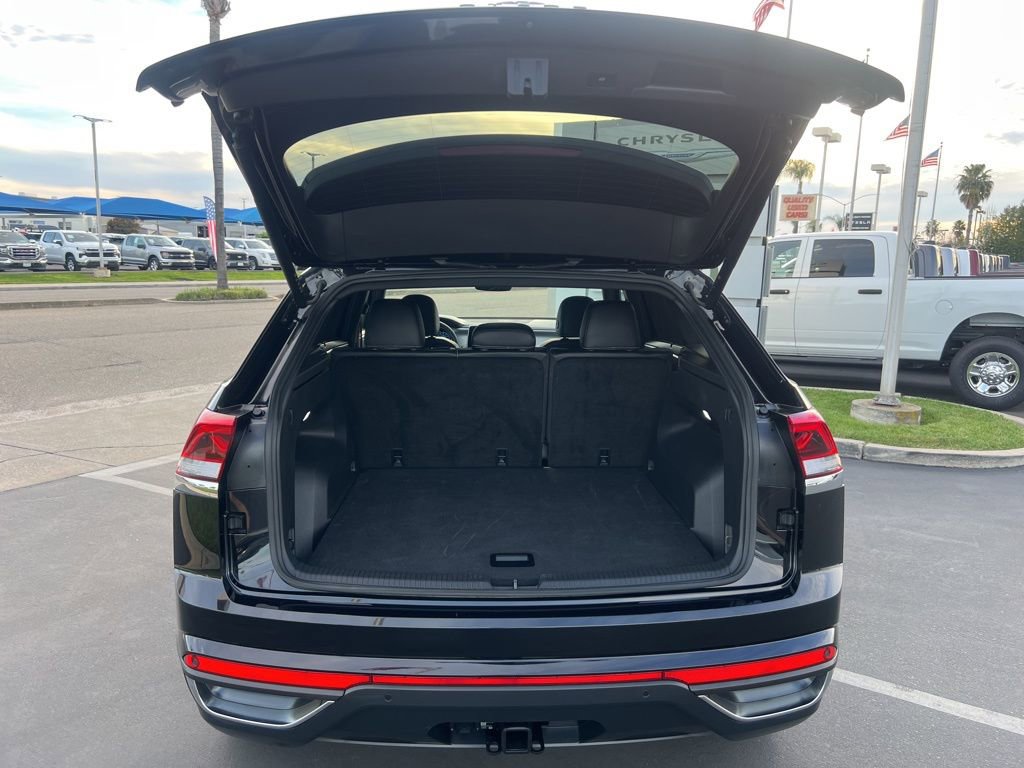 Used 2025 Volkswagen Atlas Cross Sport SE image 46
