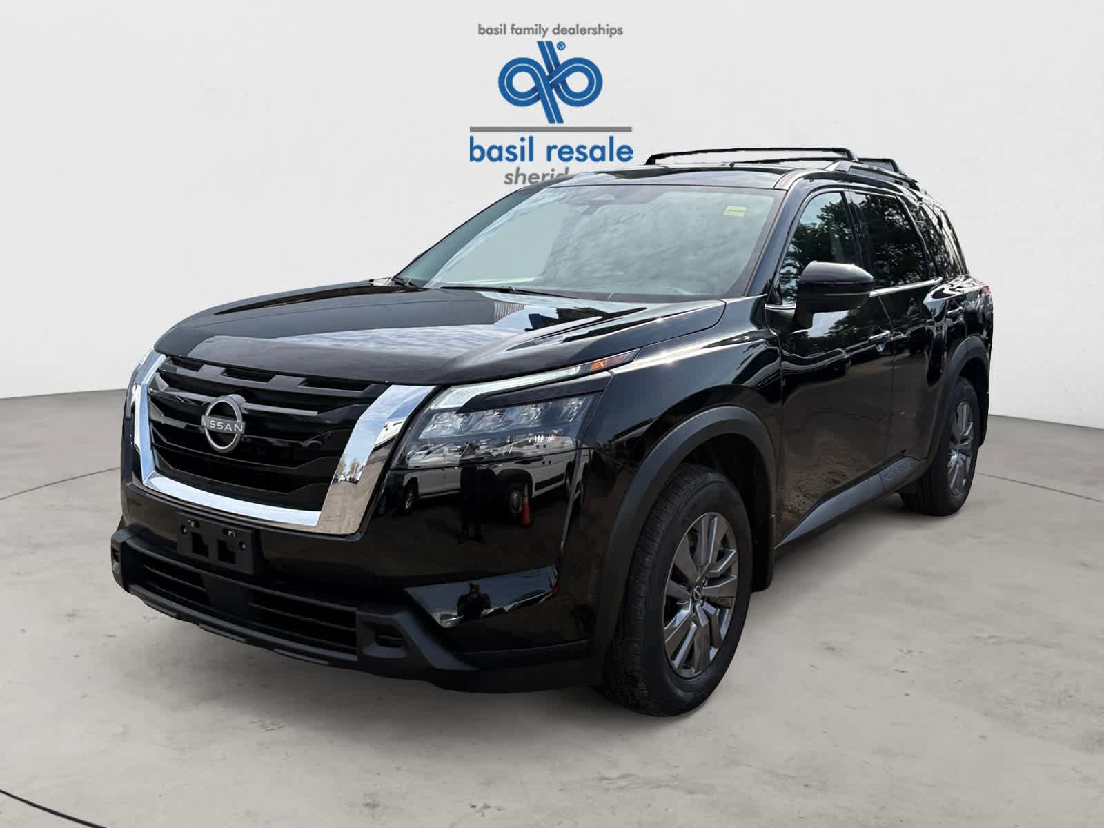 Used 2025 Nissan Pathfinder SV FWD image 2