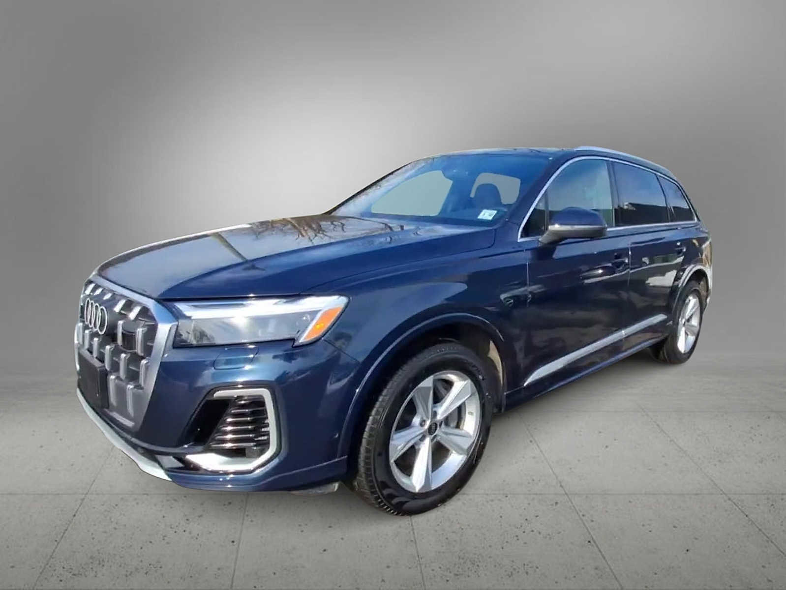 Certified 2025 Audi Q7 3.0T Premium w/ Convenience Package image 4