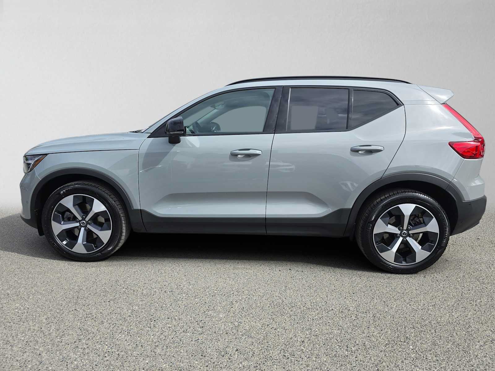 Used 2026 Volvo XC40 B5 Plus w/ Protection Package Premier AWD/4WD image 6