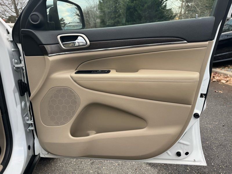 Used 2014 Jeep Grand Cherokee Limited image 21