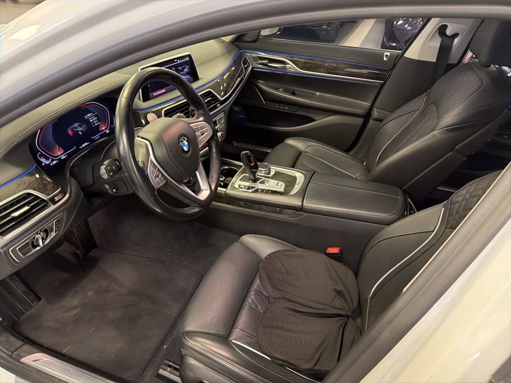 Used 2020 BMW 740i w/ Premium Package RWD image 9