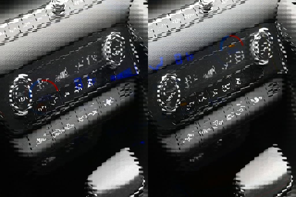 Used 2023 Hyundai Elantra Limited image 23