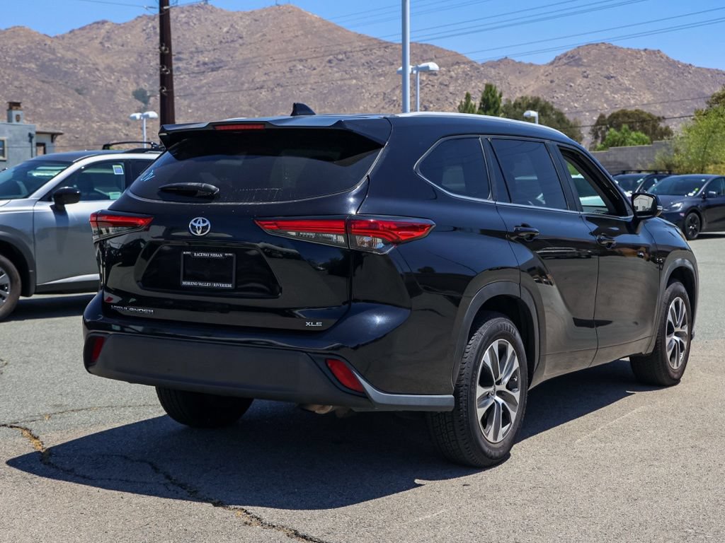 Used 2023 Toyota Highlander XLE FWD image 4