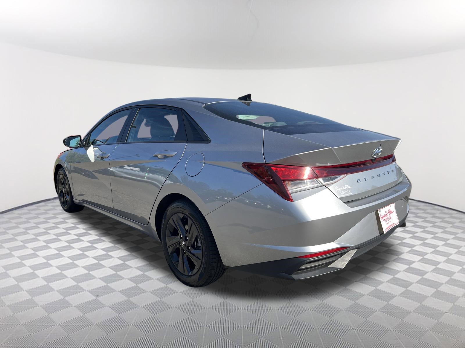 Used 2023 Hyundai Elantra SEL FWD image 15