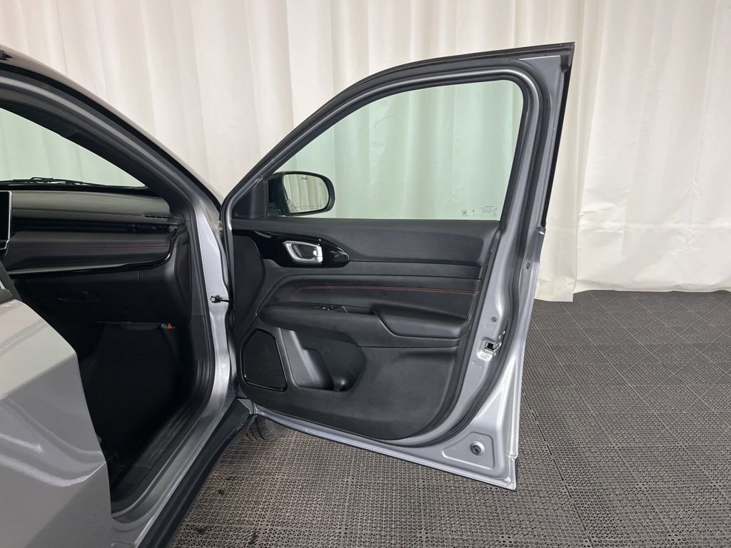 Used 2023 Jeep Compass Trailhawk w/ Trailhawk Convenience Group image 18