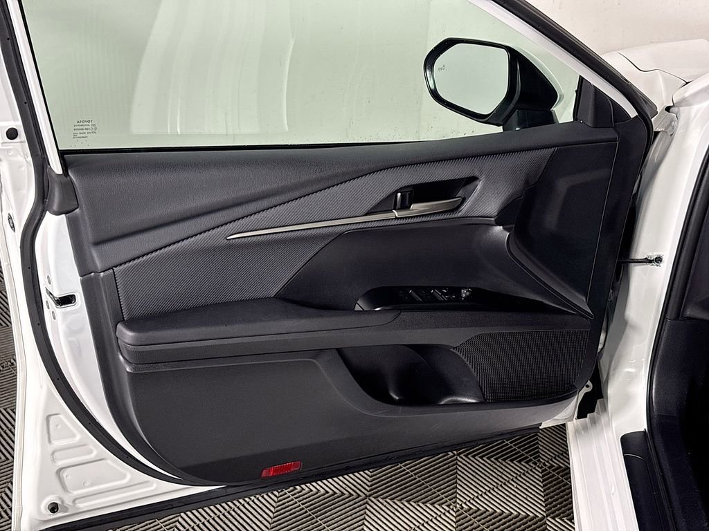 Used 2025 Toyota Camry SE image 10