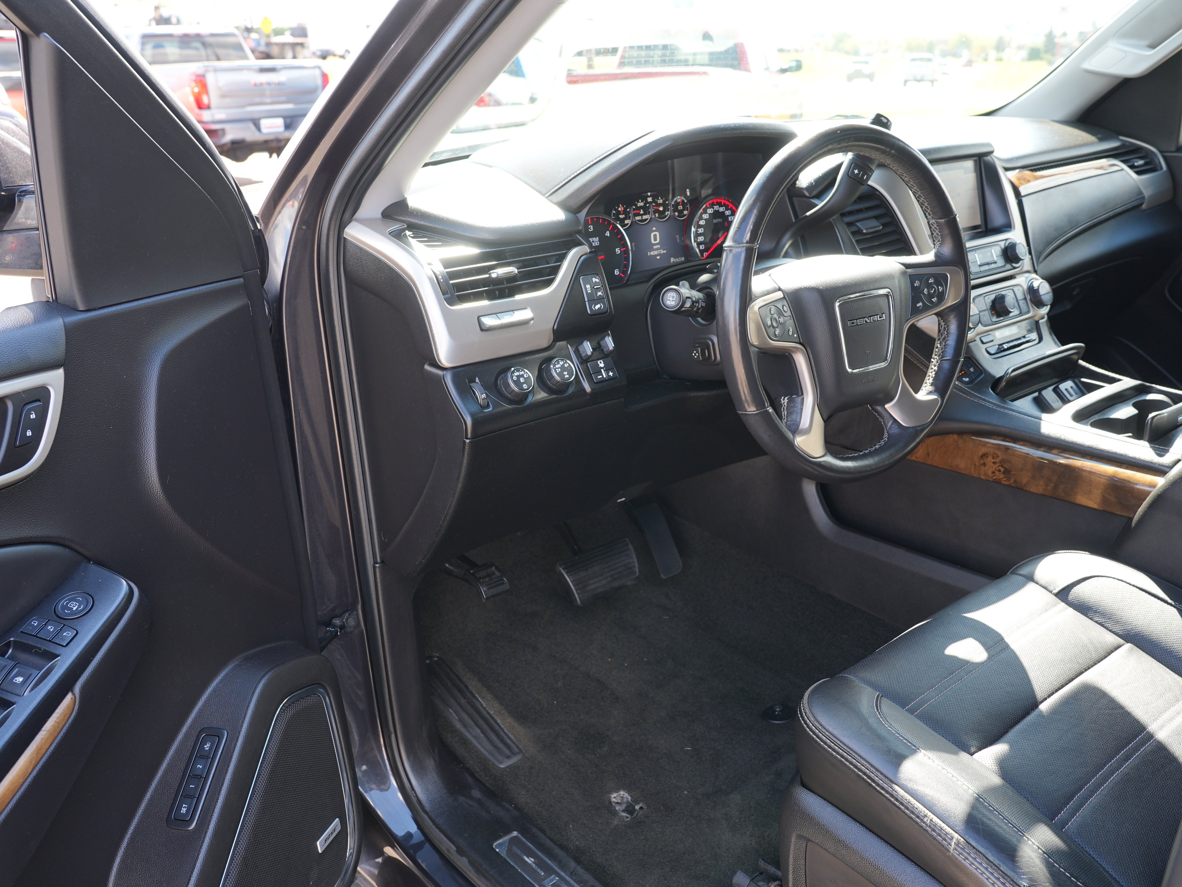 Used 2016 GMC Yukon Denali w/ Open Road Package AWD/4WD image 13