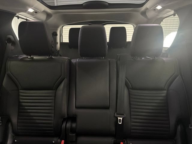 Used 2024 Land Rover Discovery S AWD/4WD image 12