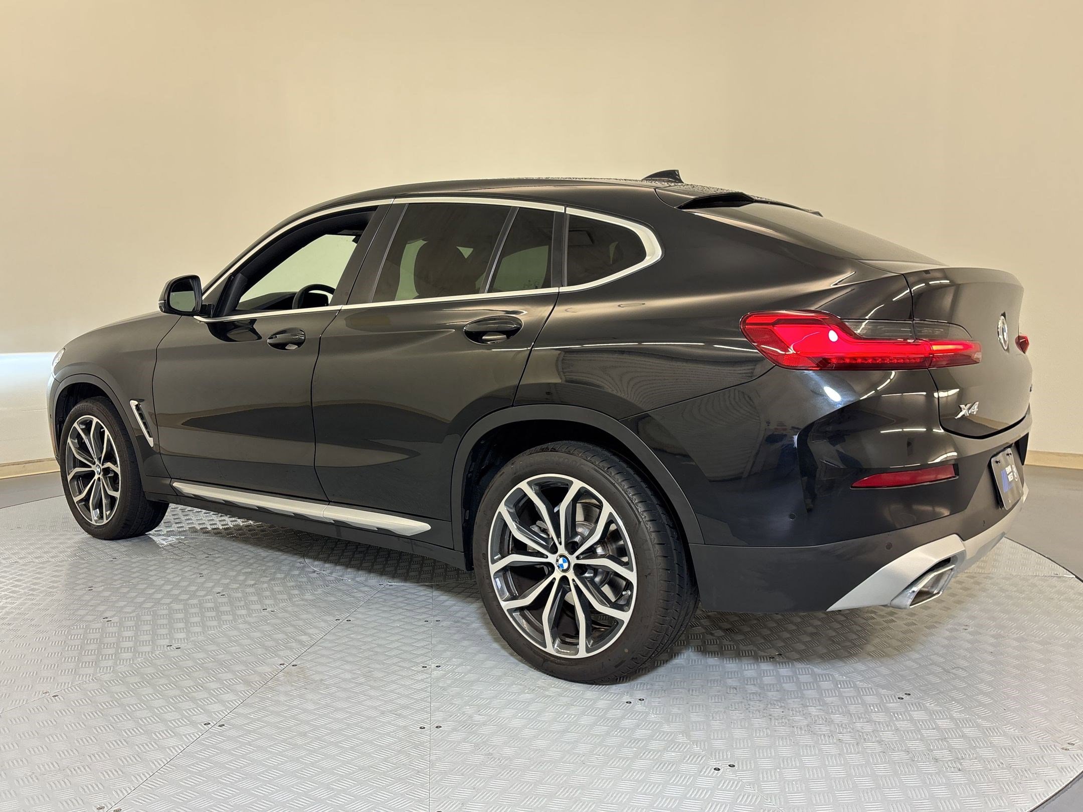 Certified 2024 BMW X4 xDrive30i w/ Parking Assistance Package image 3