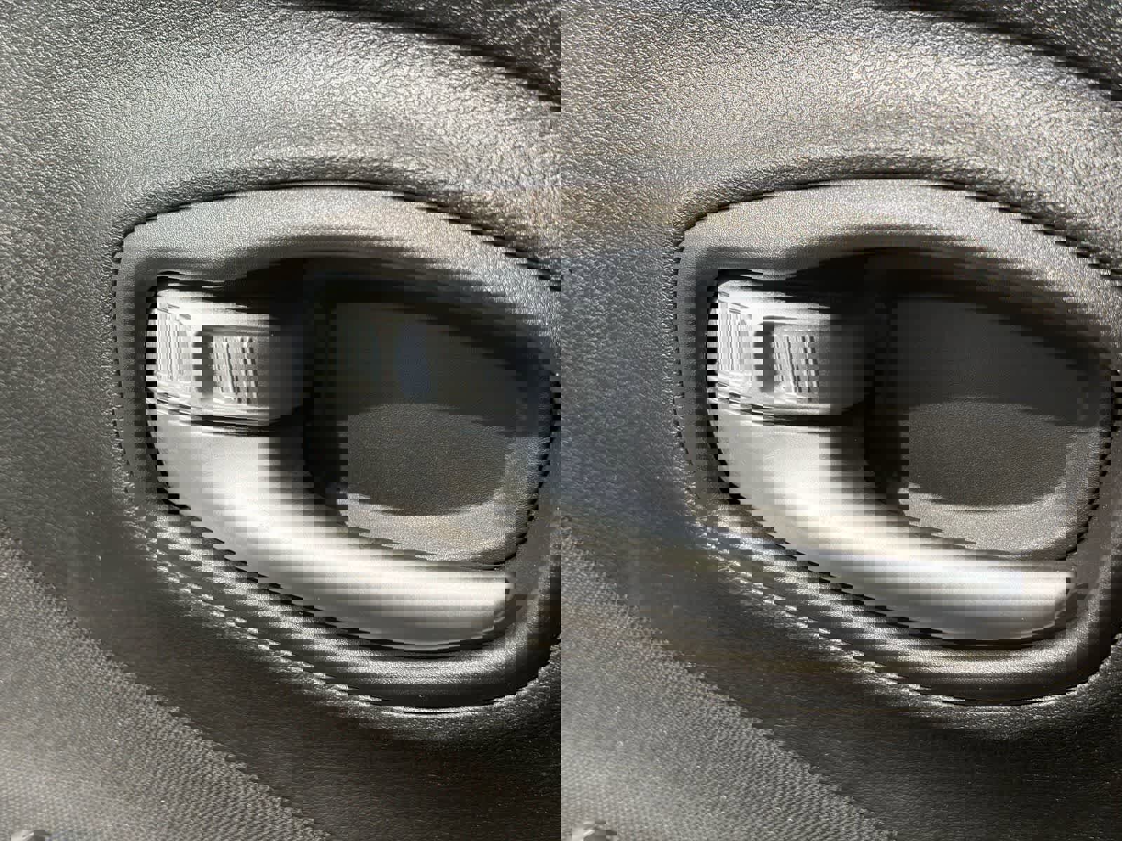 Used 2019 Jeep Renegade Latitude w/ Popular Equipment Group image 15