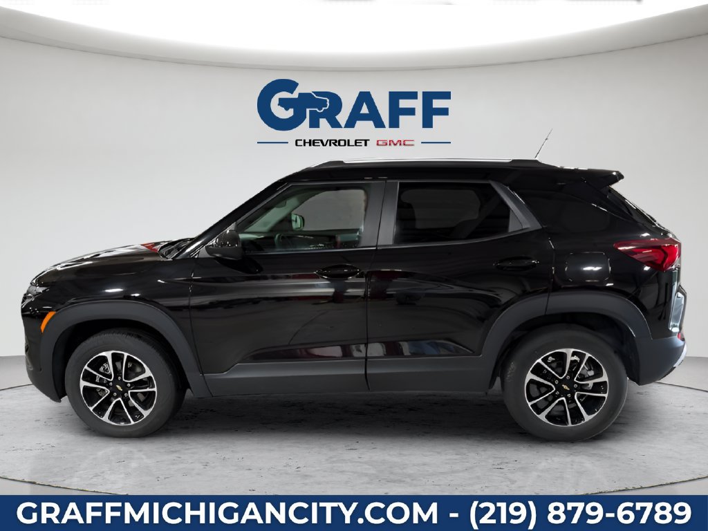 Used 2025 Chevrolet TrailBlazer LT AWD/4WD image 2
