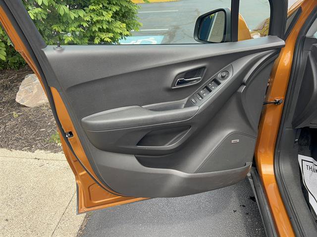 Used 2017 Chevrolet Trax LT w/ Sun & Sound Package FWD image 15