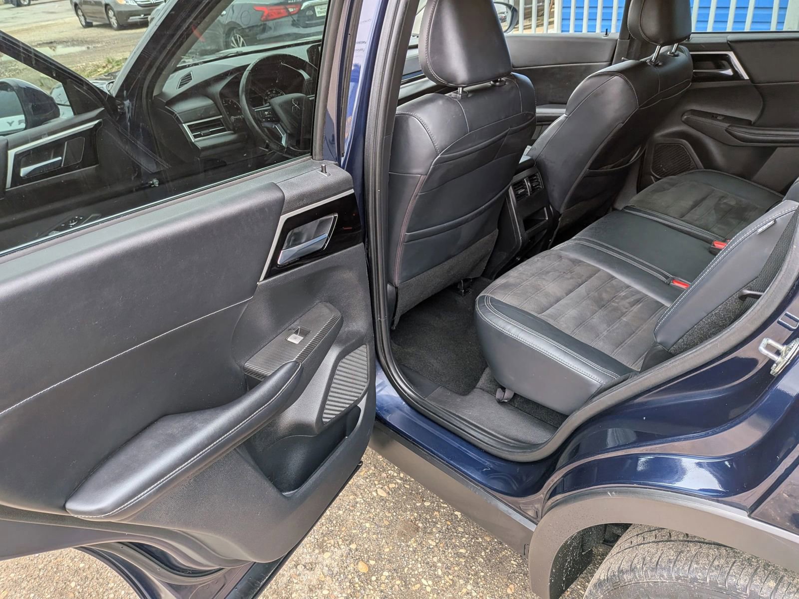 Used 2022 Mitsubishi Outlander SE image 24