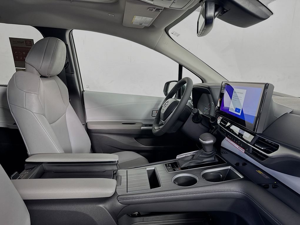 New 2026 Toyota Sienna XLE image 33