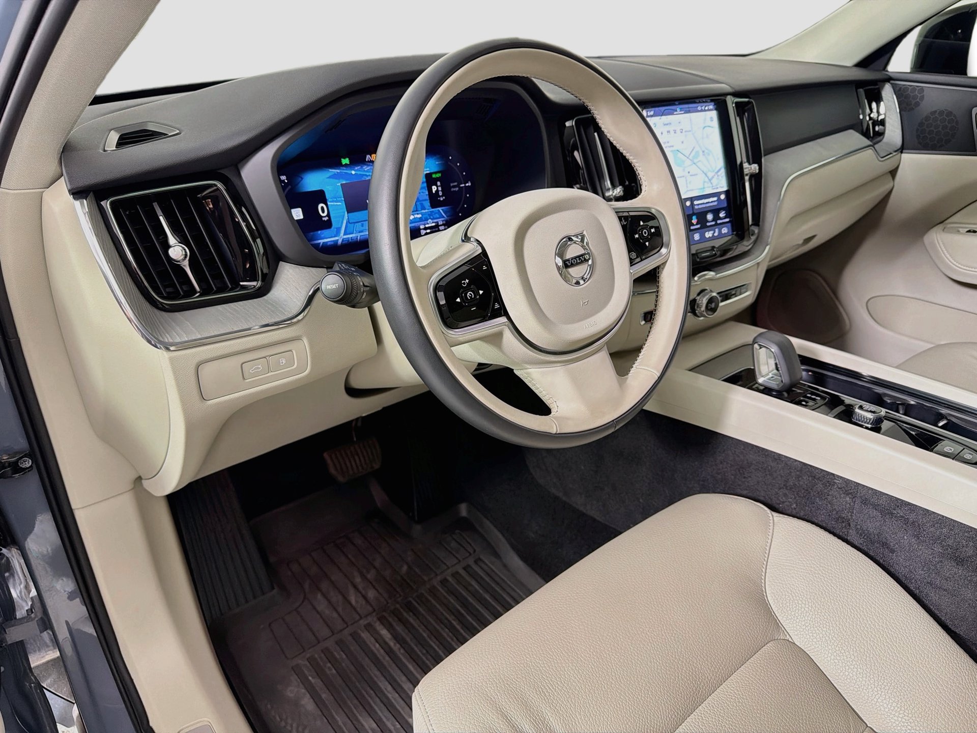 Certified 2024 Volvo XC60 T8 Plus w/ Protection Package Premier AWD/4WD image 10