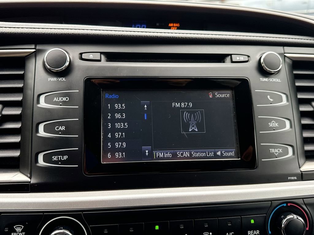 Used 2019 Toyota Highlander LE image 12