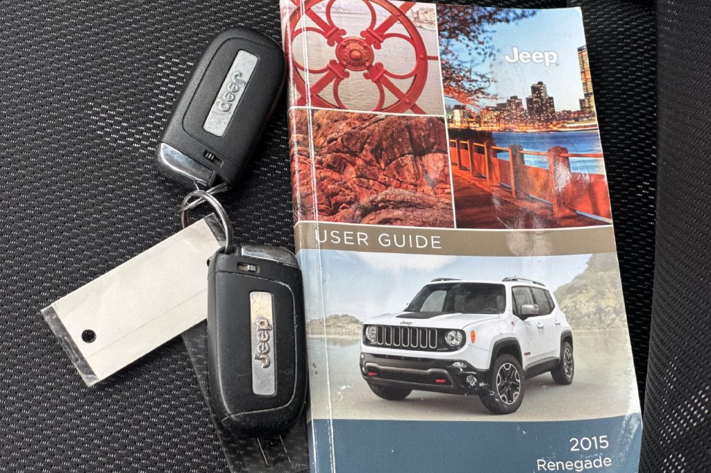 Used 2015 Jeep Renegade Latitude w/ Cold Weather Group II AWD/4WD image 10