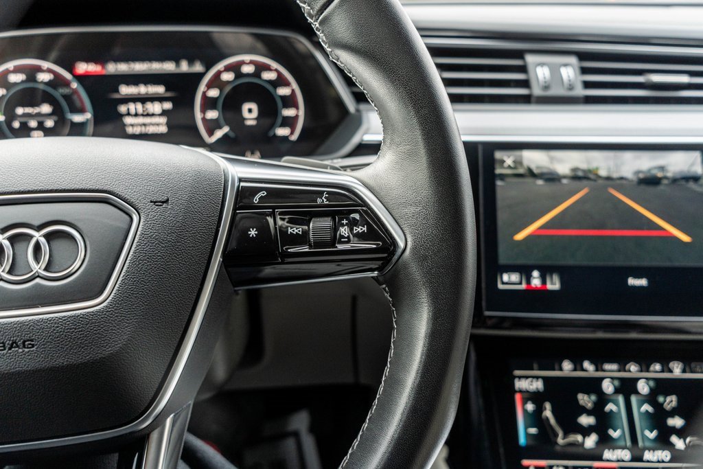 Used 2024 Audi Q8 e-tron Prestige image 28