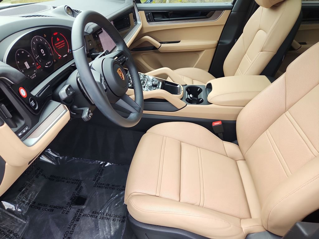 Used 2024 Porsche Cayenne Coupe image 24