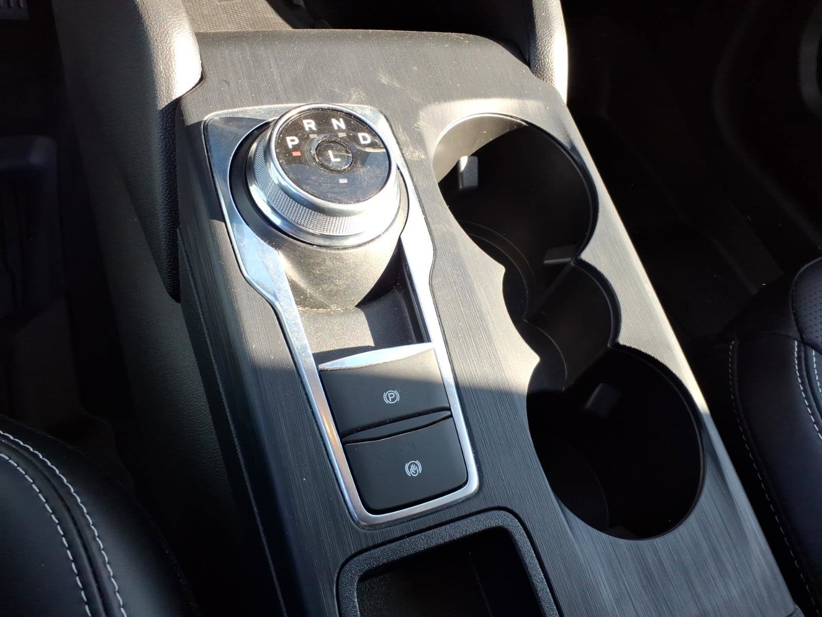 Certified 2025 Ford Escape Platinum w/ Class II Trailer Tow Package FWD image 21