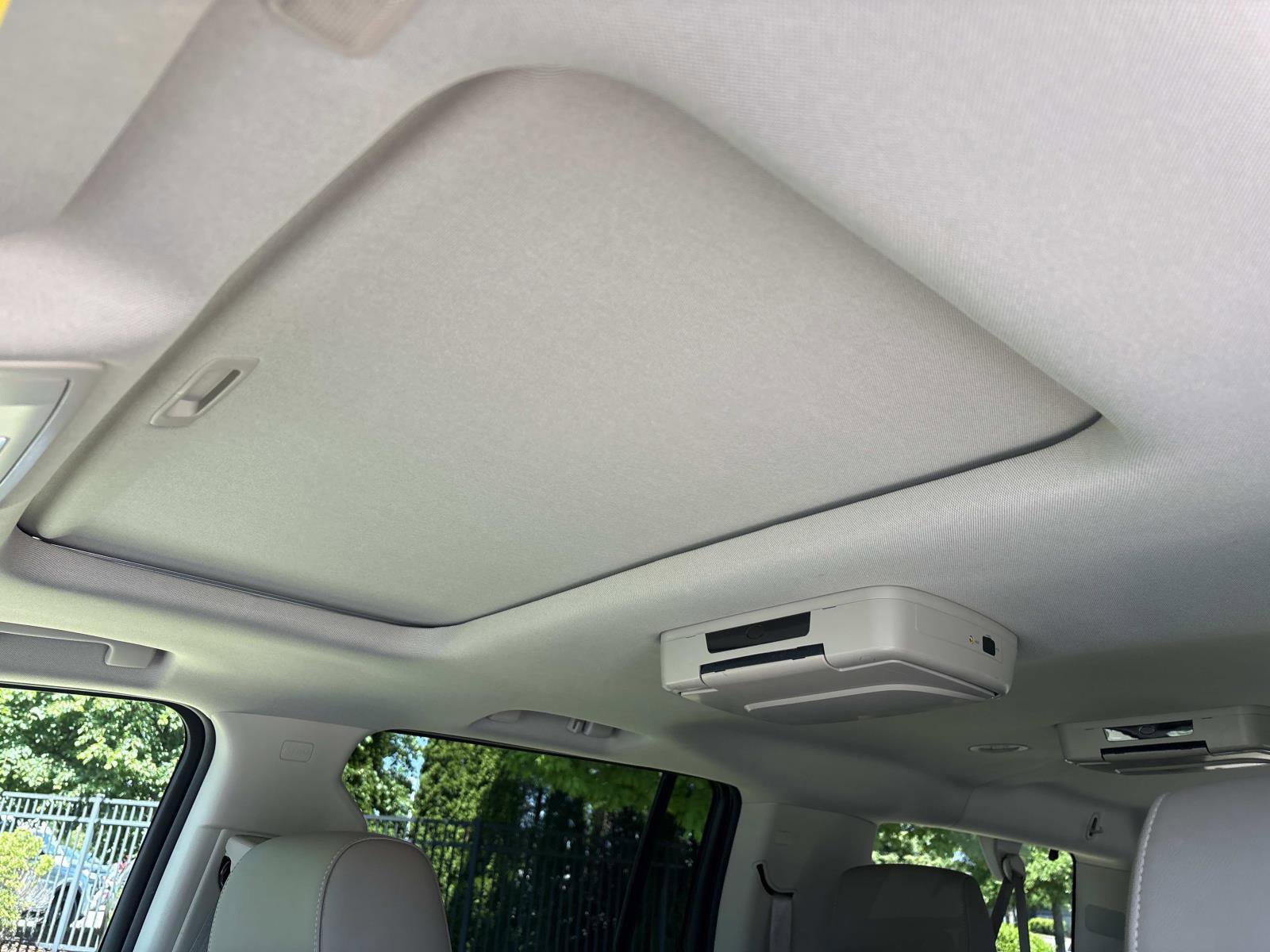 Used 2016 Chevrolet Suburban LT w/ Luxury Package RWD image 17