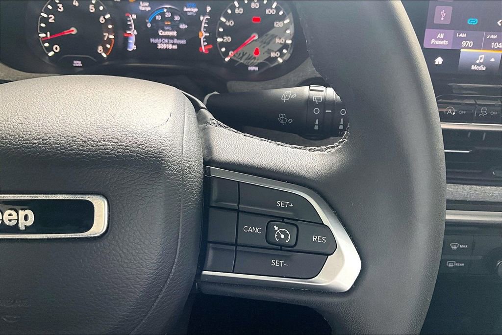 Used 2024 Jeep Compass Latitude image 9