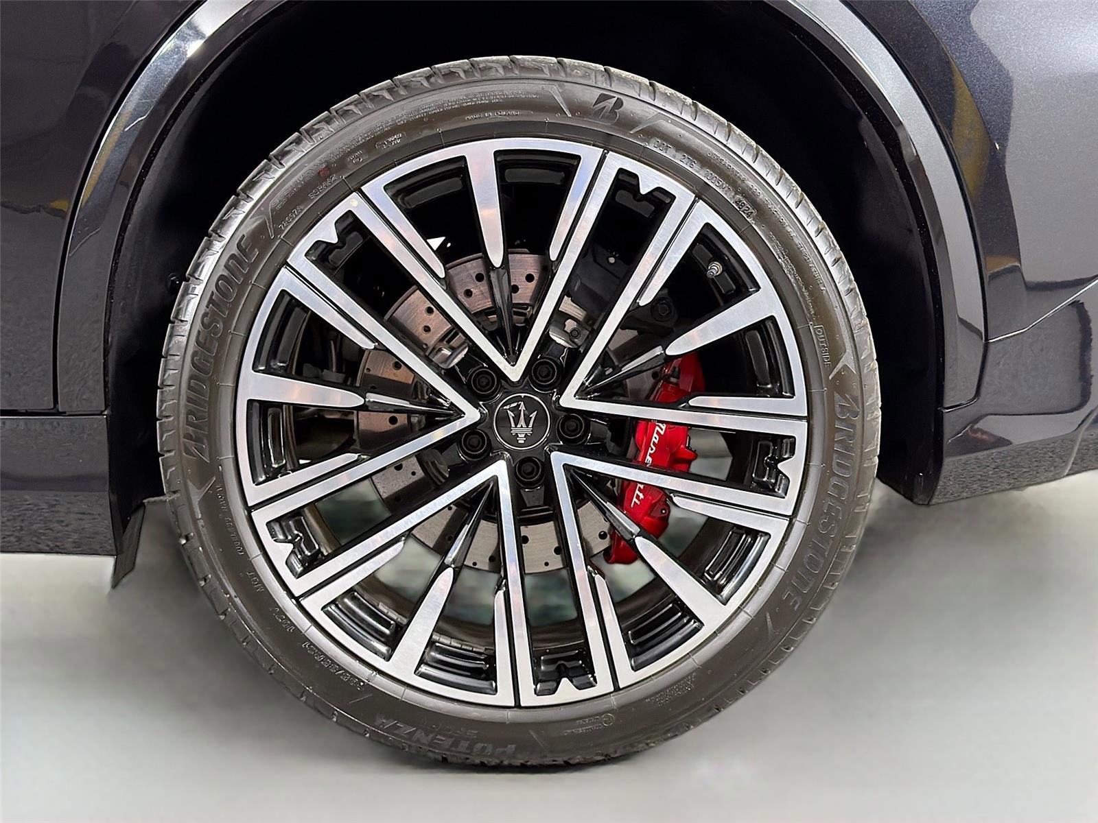 Used 2025 Maserati Grecale Trofeo AWD/4WD image 31