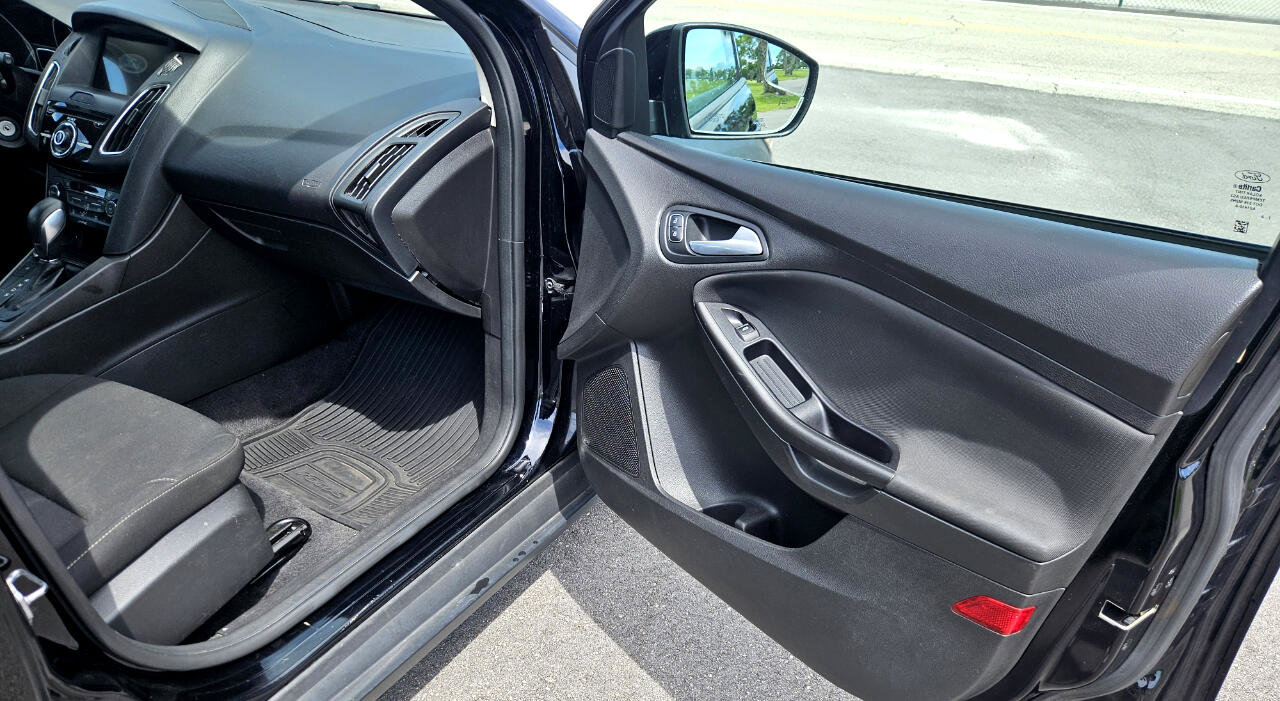 Used 2017 Ford Focus SEL w/ Cold Weather Package image 12